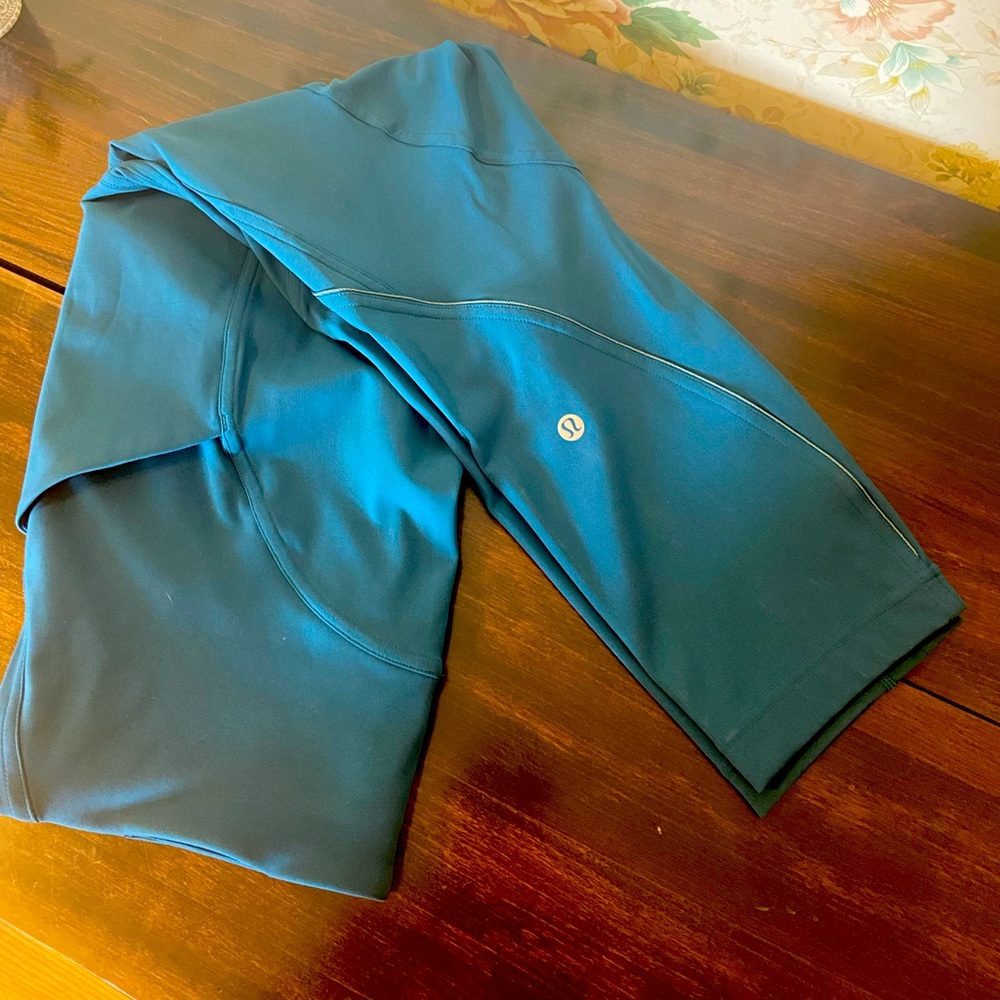 Lululemon cropped leggings - Never Worn! - Picture 1 of 3